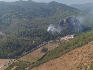 Orman Ekipleri Göz Doldurdu, Alevler Kısa Sürede Kontrol Altına Alındı