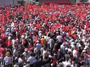 Cumhurbaşkanı Erdoğan İçin Vatandaşlar Meydanları Doldurdu