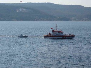 Çanakkale Açıklarında Sürüklenen Tekne Kurtarıldı