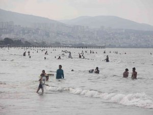 Sıcaktan Bunalan Vatandaşlar Sahillere Akın Etti