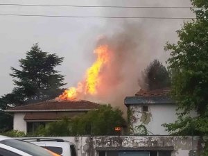 Atıl Durumda Olan Fabrika Alev Alev Yandı
