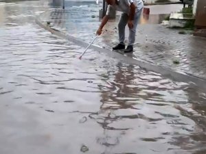 15 Dakikalık Yağmur Karasu’da Hayatı Felç Etti