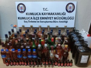 Polisin Denetime Gittiği İnternet Kafe Kaçak Alkol Deposu Çıktı