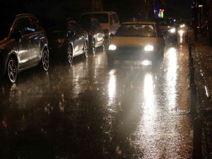 Edirne’de Sağanak Yağış Etkili Oluyor