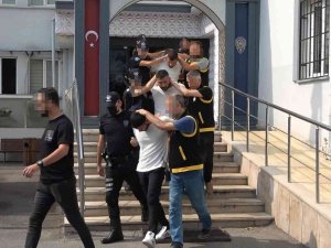 Bursa’da Cinayet İşleyip İ̇zmir’e Kaçan Şüphelilerden 3’ü Yakalandı