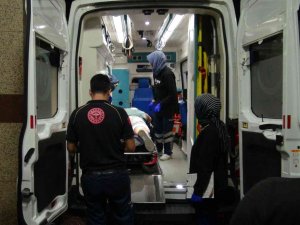 Tartıştıkları Şahsı Durakta Pompalı Tüfekle Yaralayıp Motosikletle Kaçtılar