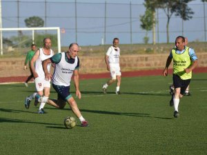 Ahlat’ta ’Şöhretler Karması Futbol Turnuvası’ Düzenlendi