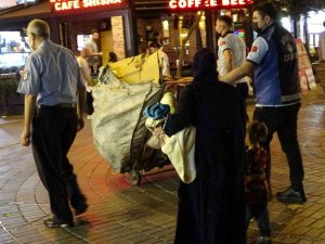 Kadın Dilenci Zabıtaya Aynı Yerde İkinci Kez Yakalandı, Yine Para Cezası Kesildi