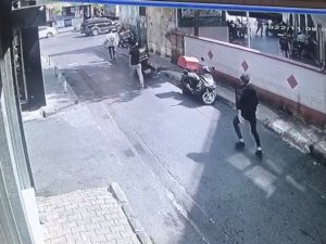 İ̇stanbul’da Film Sahnelerini Aratmayan Olay Kamerada: Biber Gazı Sıkıp Kaçırmaya Çalıştılar