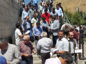 Başkan Sabırlı Kapı Kapı Dolaşıp Cumhurbaşkanı Erdoğan’ın Mektubunu Dağıtıyor