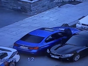 İ̇stanbul’da Lüks Otomobillerden Ön Konsol Hırsızlığı Kamerada