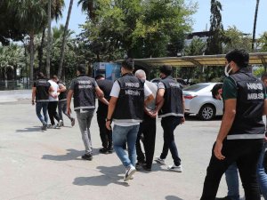 Mersin’deki 2 Milyon Uyuşturucu Hap Operasyonunun Zanlıları Adliyeye Sevk Edildi