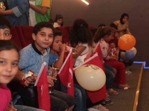 Başkan Beyazgül Çocukların Sinema Sevincine Ortak Oldu