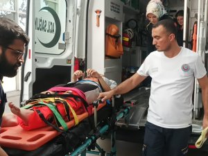 Motosiklet İle Bisiklet Çarpıştı: 1 Yaralı