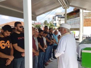 Emniyet Şeridinde Aracın Çarptığı Genç Son Yolculuğuna Uğurlandı