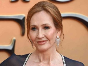 Rüşdi Saldırısını Eleştiren İ̇ngiliz Yazar Jk Rowling Tehdit Edildi