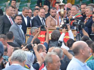 Kurtdere Güreşlerinde Başpehlivan Yusuf Can Zeybek Oldu