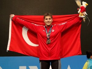 Barü Öğrencisi Dilara Uçan, İki Ayrı Rekor Kırarak Altın Madalya Kazandı