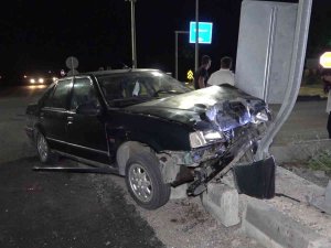 Kırıkkale’de İki Otomobil Çarpıştı: Aynı Aileden 5 Kişi Yaralandı