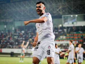 Spor Toto Süper Lig: Corendon Alanyaspor: 1 - Beşiktaş: 3 (İ̇lk Yarı)