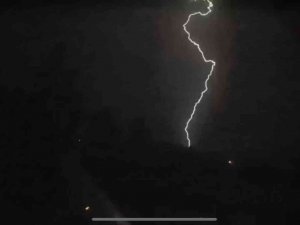 Zonguldak’ta Şimşekler Geceyi Aydınlattı