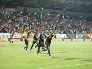 Spor Toto Süper Lig: Corendon Alanyaspor: 3 - Beşiktaş: 3 (Maç Sonucu)