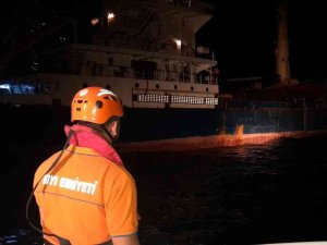 Çanakkale Boğazı’nda Arızalanan Gemi Kurtarıldı