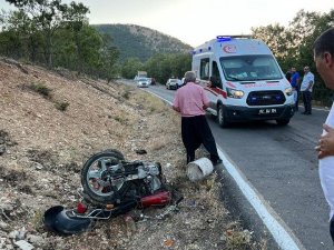 Gelin Aracının Çarptığı Motosiklet Sürücüsü Ağır Yaralandı
