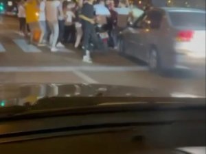 Asker Eğlencesinde Yolu Trafiğe Kapatıp Oyunlar Oynadılar