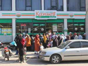 Kilis’te Yüzde 30-40 Ucuzluğu Duyan Markete Koştu