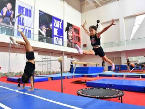 Mersin’de Ücretsiz Cimnastik Kurslarında Geleceğin Sporcuları Yetişiyor