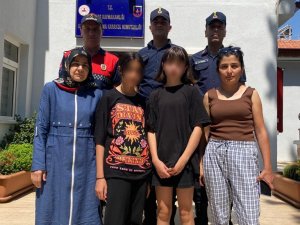 Kaş’ta Kaybolan 2 Kız Çocuğunu Jandarma Buldu