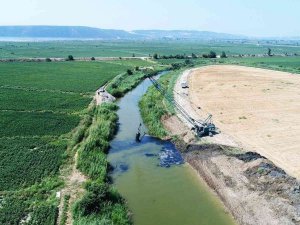 Azmak Yatağında Çalışmalar Devam Ediyor