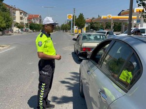Bolvadin’de Gece Yapılan Trafik Denetimleri Gündüzde Sürüyor