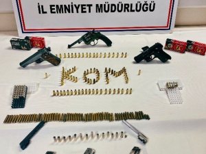 Kom Ekiplerinin Yakaladığı Şüphelinin Üzerinden Tabancalar Ve Mermiler Çıktı