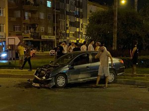 Gazipaşa’da Kavşakta İki Araç Çarpıştı: 1 Ölü, 1’i Ağır 2 Yaralı