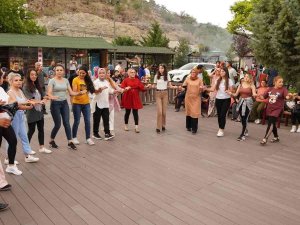 Keçiören Belediyesinden Kartaltepe’de Eğlenceli Konser