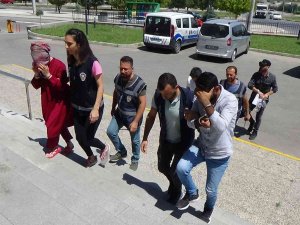 Karaman’da Kuyumcuya Sahte Altın Satan 3 Şüpheliden 1’i Tutuklandı