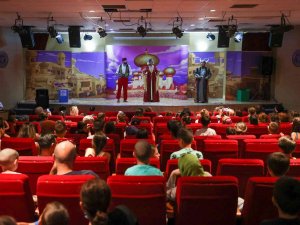 Bucalı Çocuklar Yaz Tiyatrosunu Sevdi