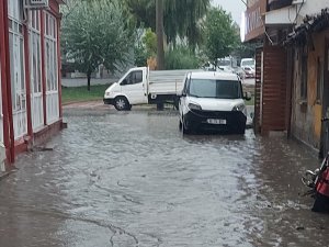 Gönen’de Fırtına Ve Yağış Etkili Oldu