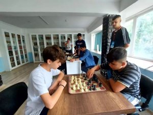 Satranç Turnuvasında Kıran Kırana Mücadele Devam Ediyor