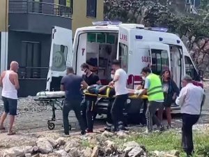 Yolcu Treni Raylarda Yürüyen Kıza Çarptı