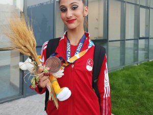 Antalyasporlu Cimnastikçiler Sahneye Çıktı