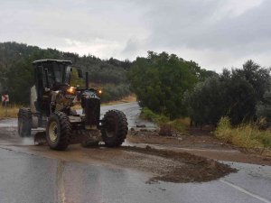 Yağıştan Kapanan Yolu Gemlik Belediyesi Açtı
