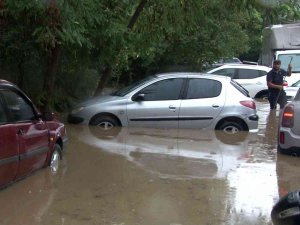 Sarıyer’de Evleri Su Bastı