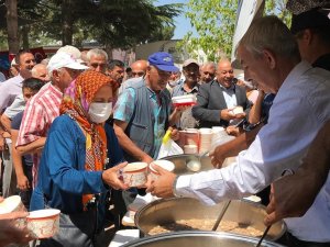 Arapgir’de Vatandaşlara Aşure İkramı