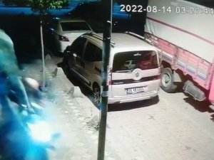 Kurye Apartmandan Motosikleti Çalmaya Çalışan Hırsızın Üzerine Uçtu