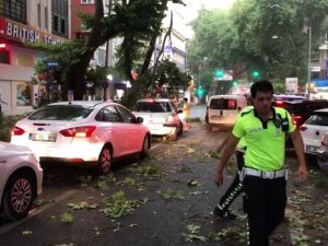 Ankara’da Sağanak Ve Fırtına Hayatı Olumsuz Etkiledi