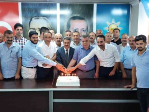 Ak Parti’nin 21. Yıl Pastası Kesildi