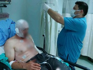 Tarlada Üzerine Direk Düşen Şahıs Ağır Yaralandı